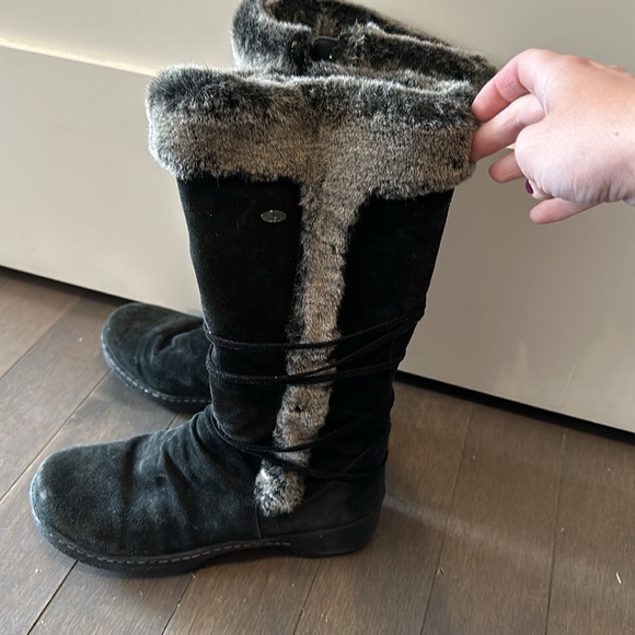 Faux fur lined leather boots. Size 7m. Denver Hayes - Picture 2 of 3